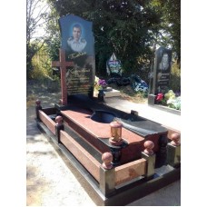 Памятник для молодого парня Памятник для молодого парня
