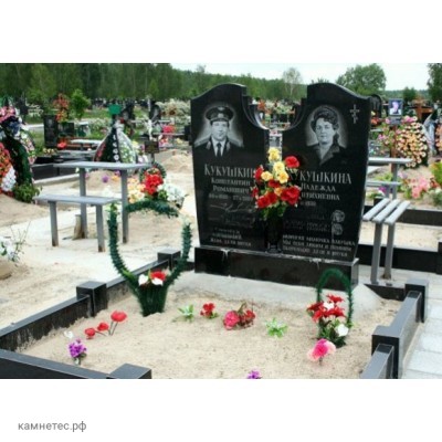 Двойной памятник с гранитным цоколем