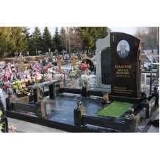 Надгробный памятник с цветным портретом Надгробный памятник с цветным портретом