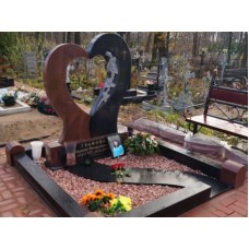 Надмогильный памятник в форме сердца Надмогильный памятник в форме сердца