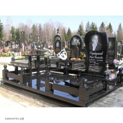 Ритуальный памятник в современном стиле