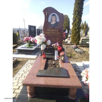 Фигурный памятник f10