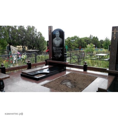 Фигурный памятник f13