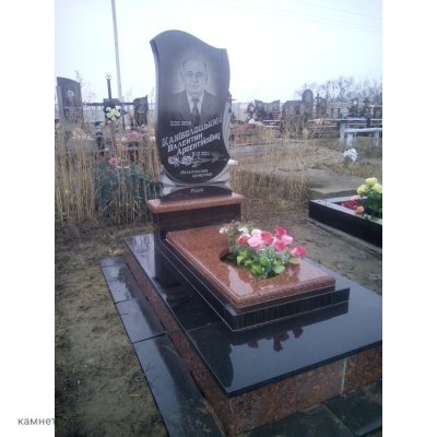 Фигурный памятник f28