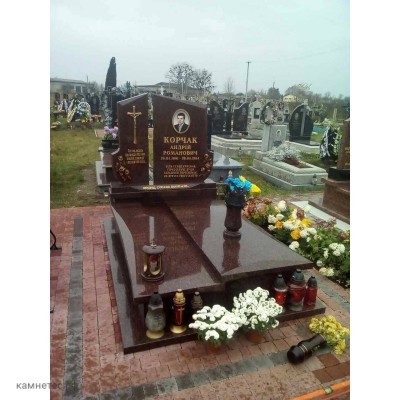 Фигурный памятник f97