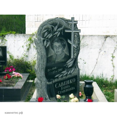 Памятник с деревьями de2