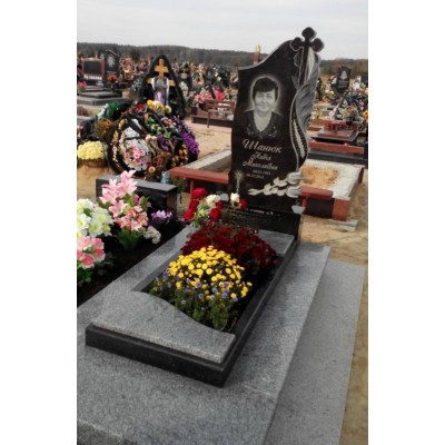 Памятник вертикальный v74