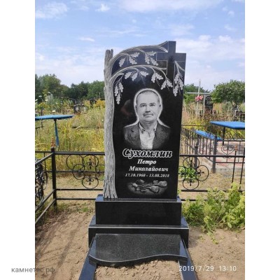 Памятник с деревьями de6