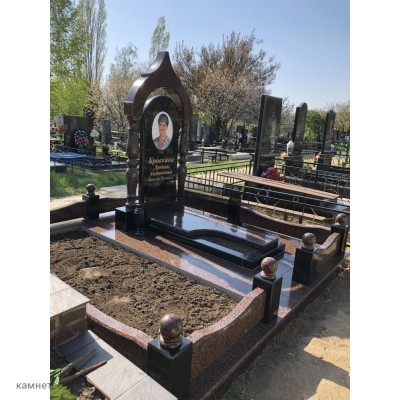 Памятник вертикальный v184