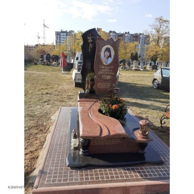 Стела двойная тюльпан и камень