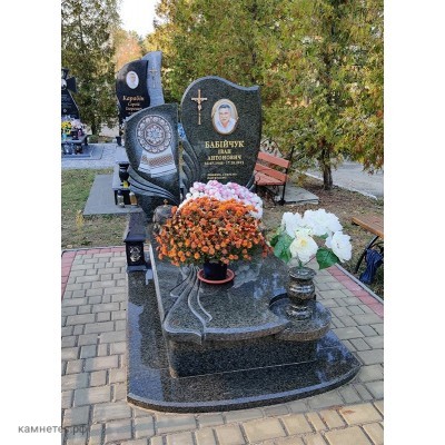 Памятник вертикальный v175