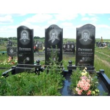 Составной памятник на семейное погребение из трех гранитных стел Составной памятник на семейное погребение из трех гранитных стел