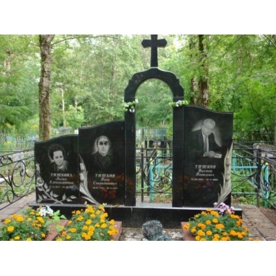 Ритуальный памятник с аркой на тройную могилу
