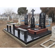 Ритуальный памятник на троих человек Ритуальный памятник на троих человек