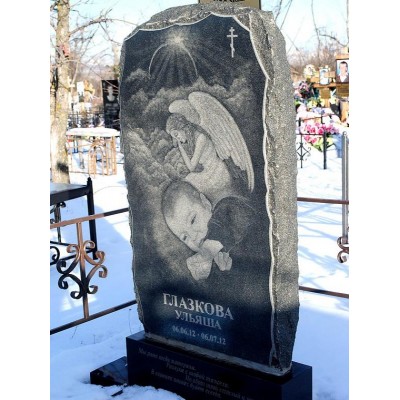 Вертикальный гранитный памятник для новорожденного