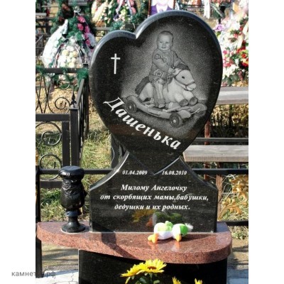 Памятник с сердцем на могилу младенца