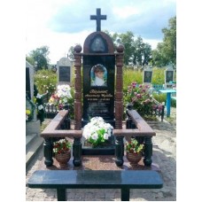 Детский гранитный памятник с колоннами Детский гранитный памятник с колоннами