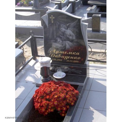Резной детский памятник с ангелочками