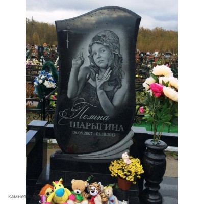 Детский памятник с гранитной вазой
