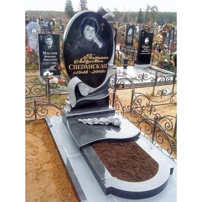 Овальный надгробный памятник для бабушки