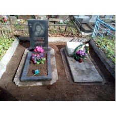 Бюджетный памятник из черного гранита Бюджетный памятник из черного гранита