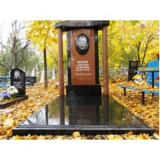 Памятник с колоннами на могилу дедушки Памятник с колоннами на могилу дедушки