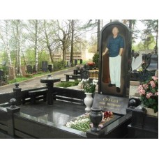 Современный черный памятник на могилу дедушки Современный черный памятник на могилу дедушки