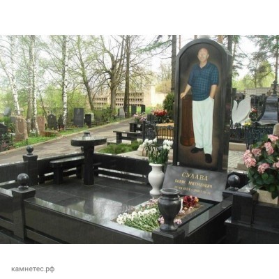 Современный черный памятник на могилу дедушки