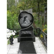 Памятник с закрытым цветником для дочери Памятник с закрытым цветником для дочери