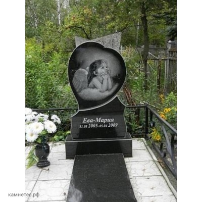 Памятник с закрытым цветником для дочери