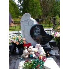Резной фигурный памятник на могилу дочери Резной фигурный памятник на могилу дочери