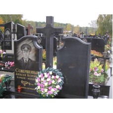 Двойной надгробный памятник, черный, гранитный Двойной надгробный памятник, черный, гранитный