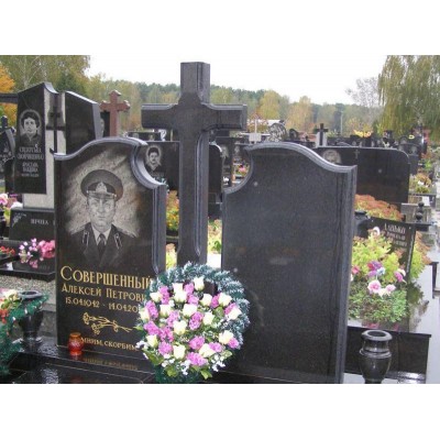 Двойной надгробный памятник, черный, гранитный
