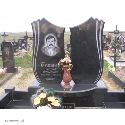 Фигурный надгробный памятник на двоих