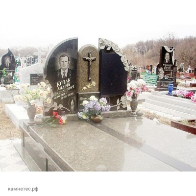 Двойной памятник из черного и коричневого гранита