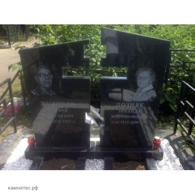 Двойной памятник черного цвета в современном стиле