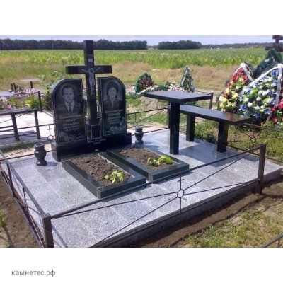 Двойной памятник с гранитными столом и лавочкой