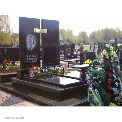 Двойной памятник с прямоугольной стелой