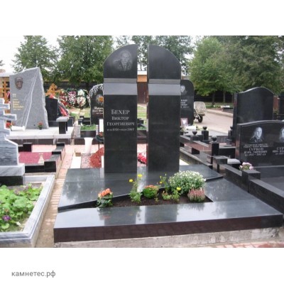 Эксклюзивный двойной памятник с вертикальными стелами