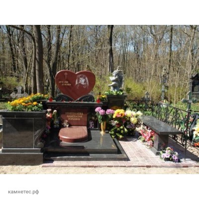 Эксклюзивный памятник с гранитной лавочкой