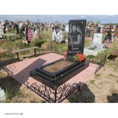 Элитный прямоугольный памятник из черного гранита