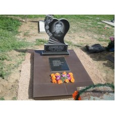 Красивый недорогой памятник в виде сердца Красивый недорогой памятник в виде сердца