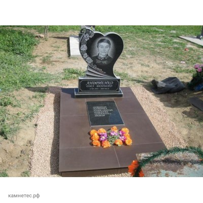Красивый недорогой памятник в виде сердца