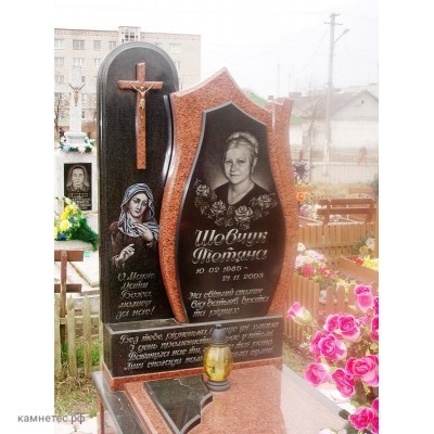 Памятник из черного и красного гранита для мамы