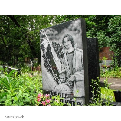 Одинарный гранитный памятник прямоугольной формы
