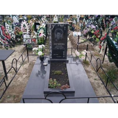 Одинарный памятник с гравировкой березы