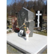 Необычный дизайн серого памятника Необычный дизайн серого памятника