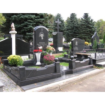 Гранитный мемориальный комплекс для отца