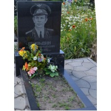 Стандартный надгробный памятник прямоугольной формы