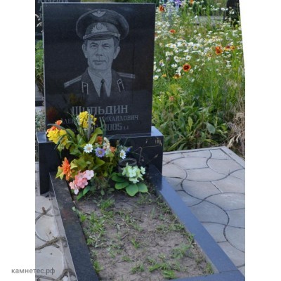 Стандартный надгробный памятник прямоугольной формы